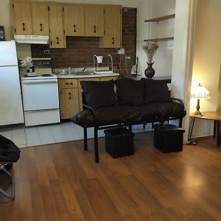 Awesome Cozy 1 Bedroom Coachhouse Торонто Екстериор снимка
