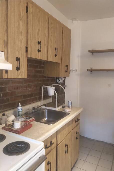 Awesome Cozy 1 Bedroom Coachhouse Торонто Екстериор снимка