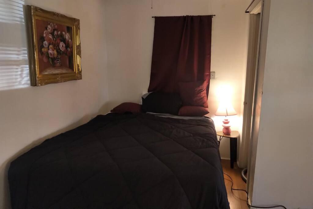 Awesome Cozy 1 Bedroom Coachhouse Торонто Екстериор снимка